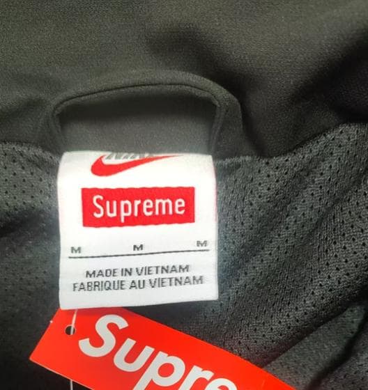 大人気！Supreme Nike Track Jacket Black M