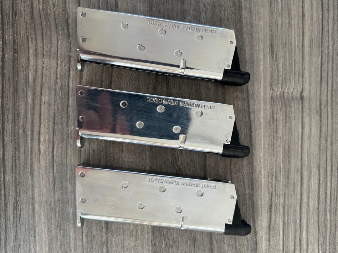 V10 Ultra Compact ガスガン .45口径 3マガジン付き