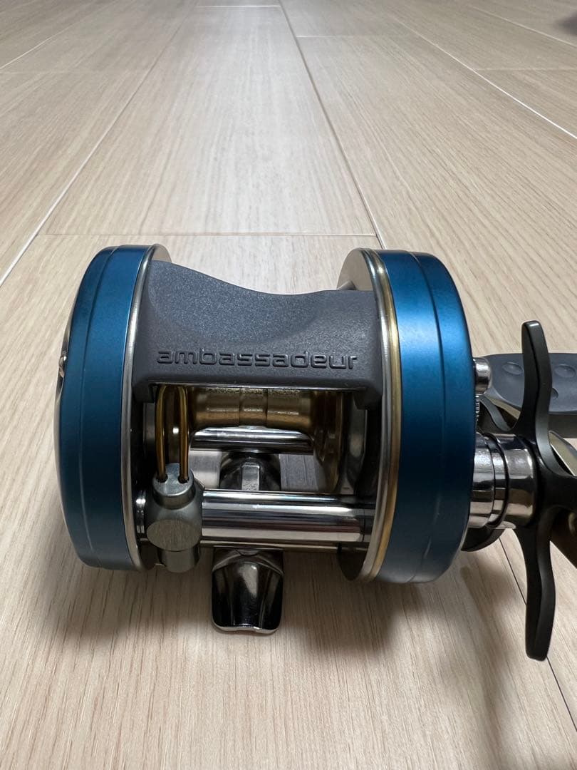 希少　超美品　Abu Garcia 5601C4 ベイトリール　左巻き　ブルー