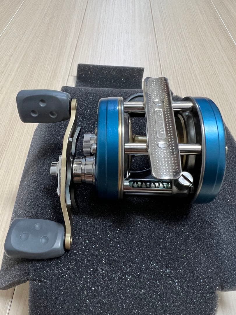 希少　超美品　Abu Garcia 5601C4 ベイトリール　左巻き　ブルー