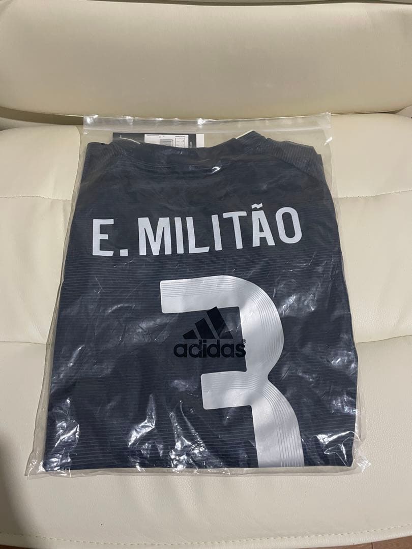 E. MILITÃO 3 レアル・マドリード シャツ 新品