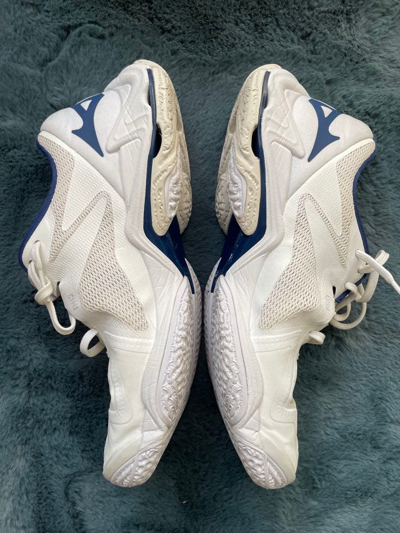 Mizunoウェーブ　ライトニングZ8 ホワイト/ネイビー　27.5cm