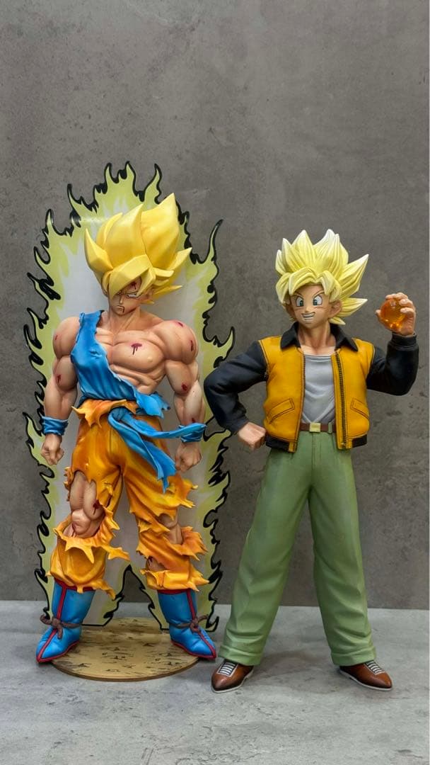 孫悟空 超サイヤ人 フィギュア 約28cm エフェクト台座付き