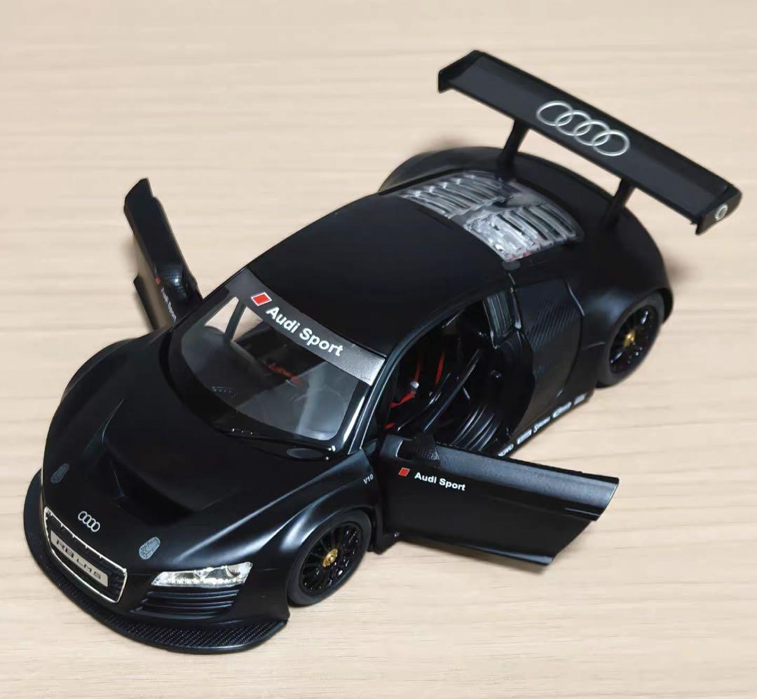 王一博　応援ミニカー 1：24 174×85×85mm