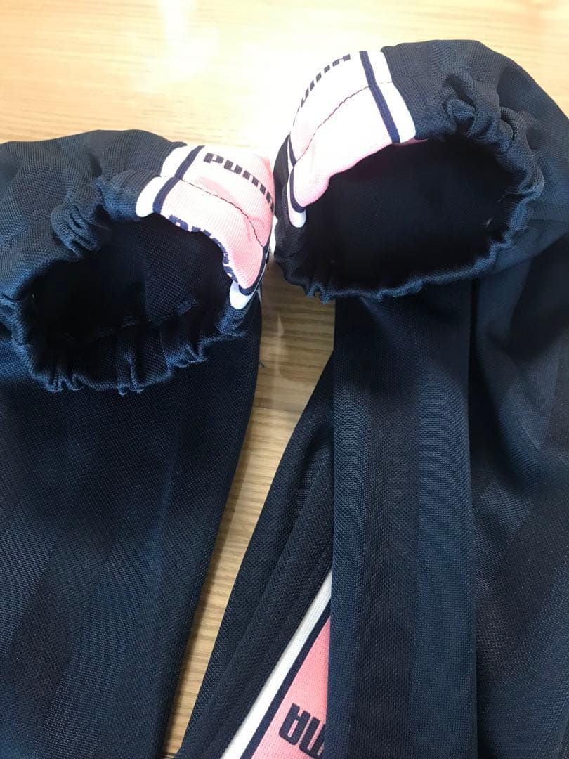 にゃん 　PUMAのジャージ上下セット 紺にピンク