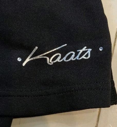 新品　KAATS トレーニング　脚ベルト&スカート付カプリパンツ。