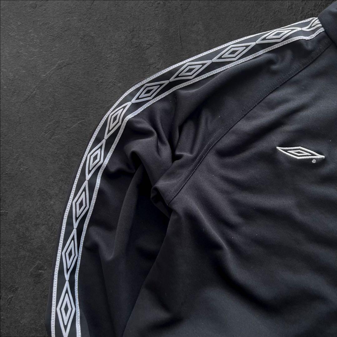 00s umbro チェルシー　短丈　トラックジャケット　黒　L 刺繍