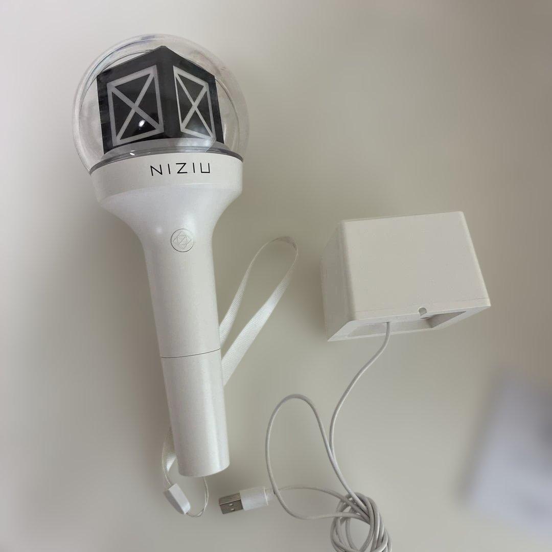 NiziU ペンライト ホワイト　傷あり　動作確認済み