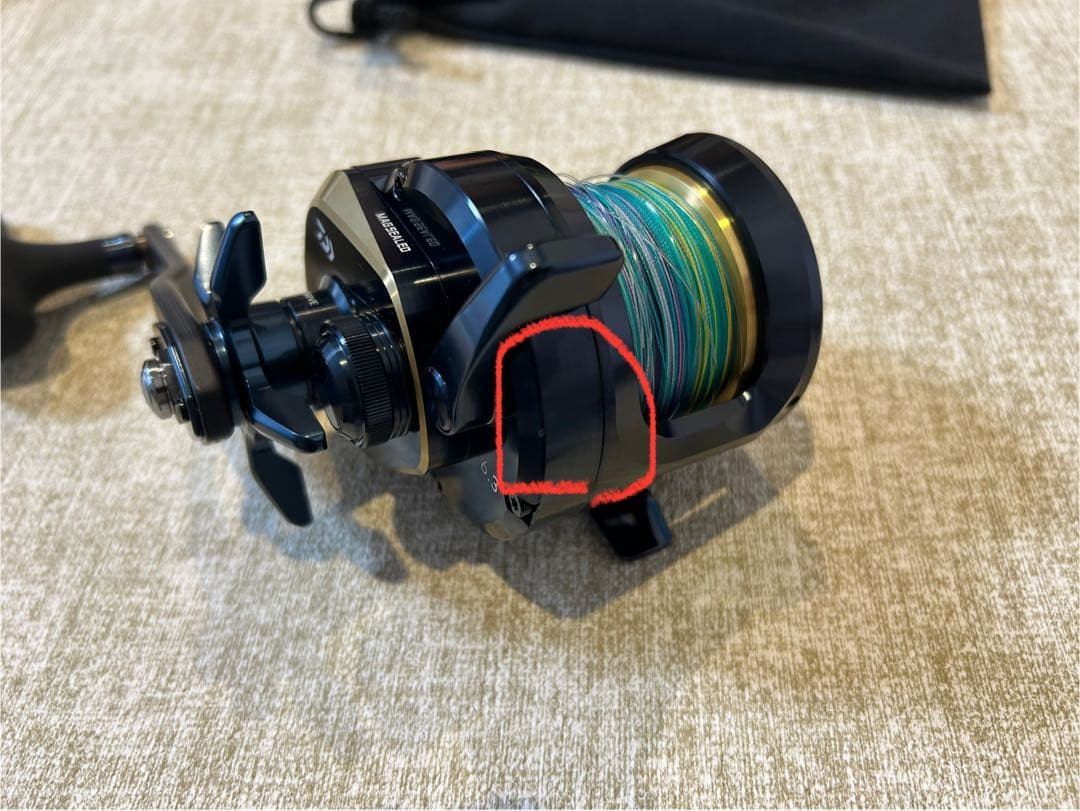 Daiwa ダイワ 22 ソルティガ 15L-SJ （左）