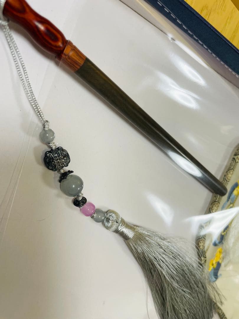 猫の刺繍扇子