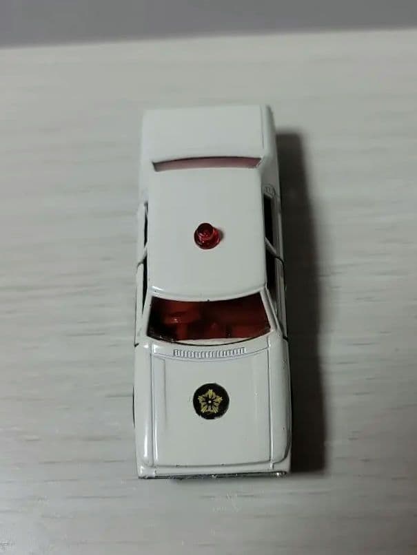 絶版黒箱当時物旧ホイール2B人気トミカクジラクラウンパトカーとタクシー２台セット