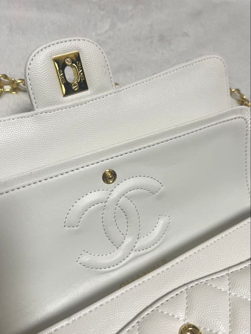 CHANELホワイト キルティングショルダーバッグ