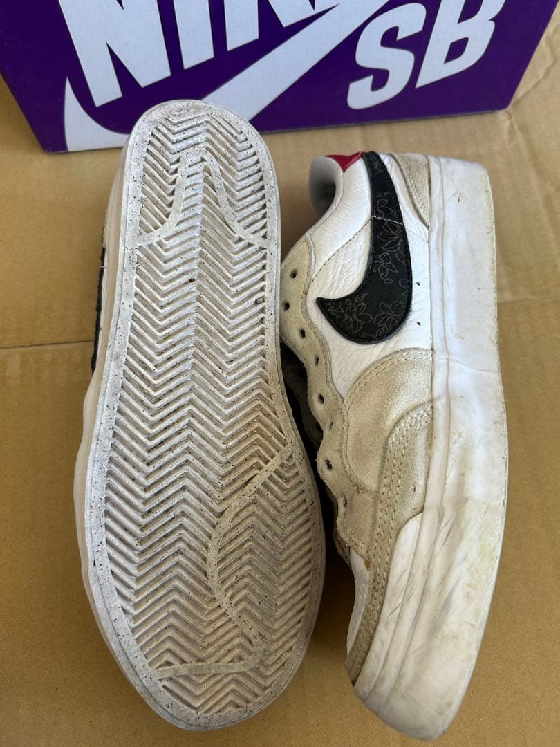NIKE SB スニーカー ホワイト/レッド/ブラック