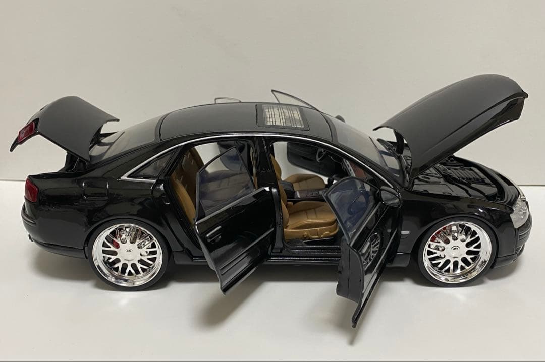 レア！　1/18 アメ車　ミニカー　アウディ　A8 ラグジュアリー　箱あり