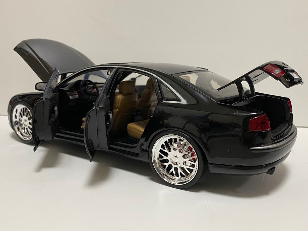 レア！　1/18 アメ車　ミニカー　アウディ　A8 ラグジュアリー　箱あり