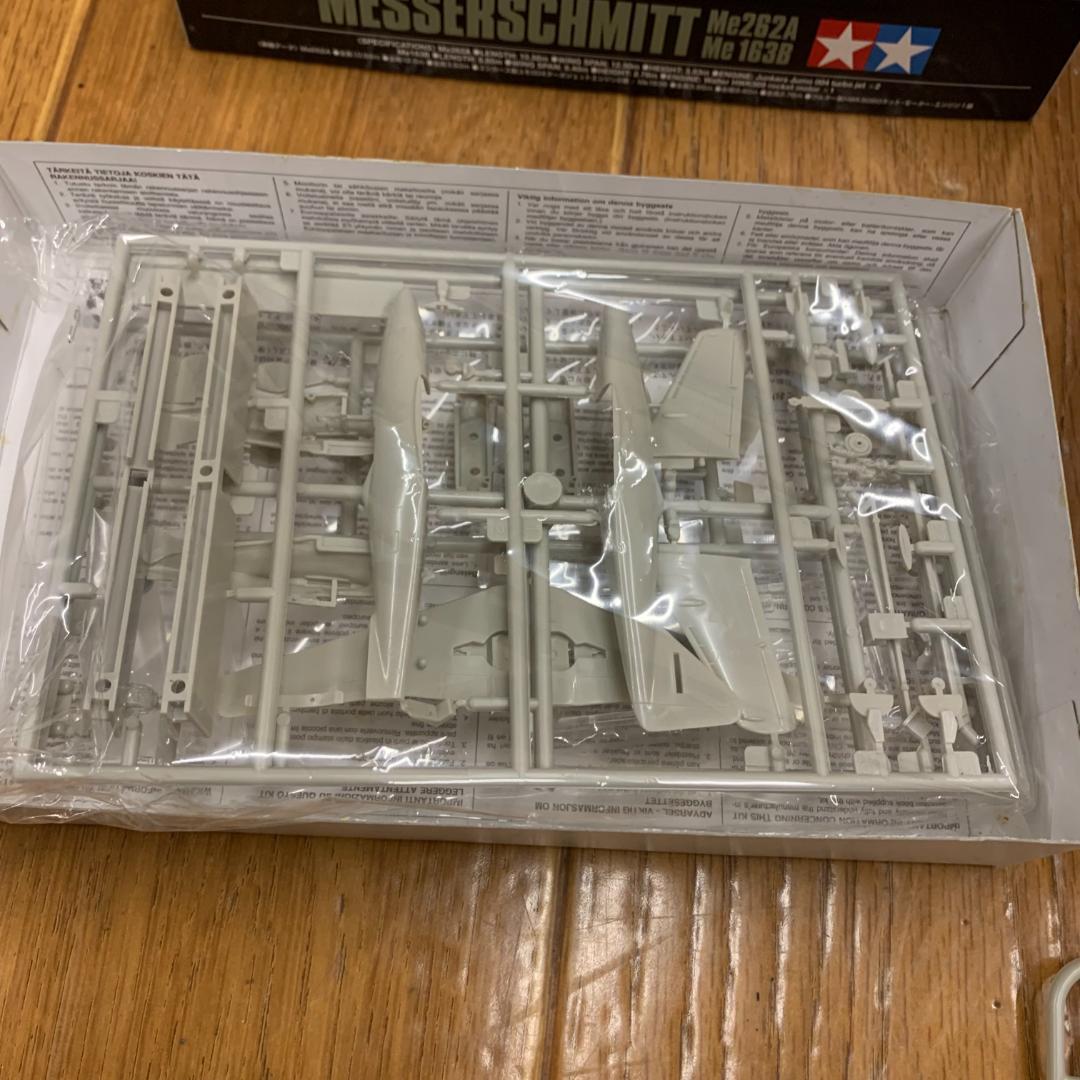 プラモデル　戦闘機　2台まとめセット！ファントム　/　メッサーシュミット