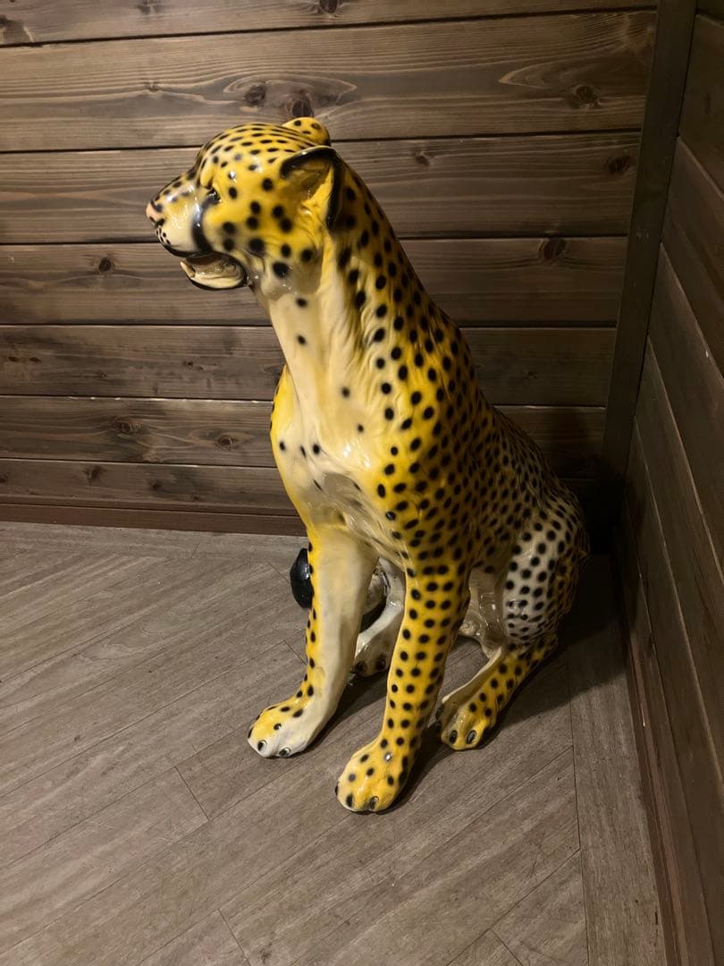チーターの置き物　インテリアチーターオブジェ　中古品