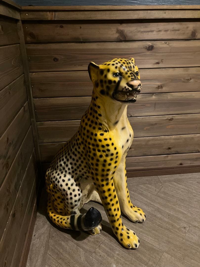 チーターの置き物　インテリアチーターオブジェ　中古品