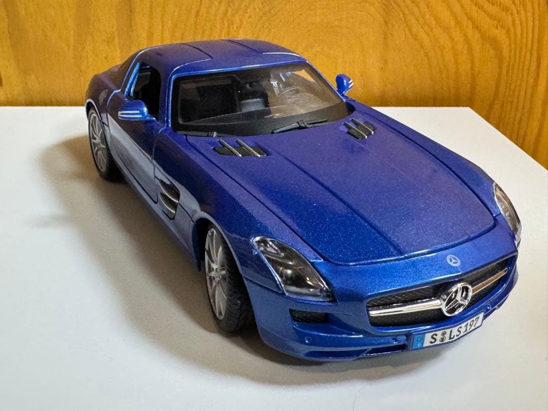ベンツ SLS AMG 1/18 箱付き マイスト