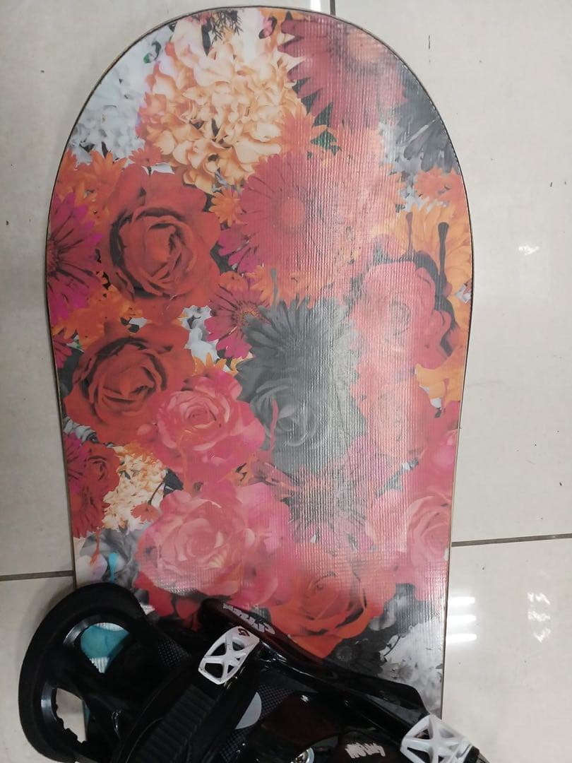 レディース BURTON SOCIAL 142cm 花柄 スノボバイン バートン