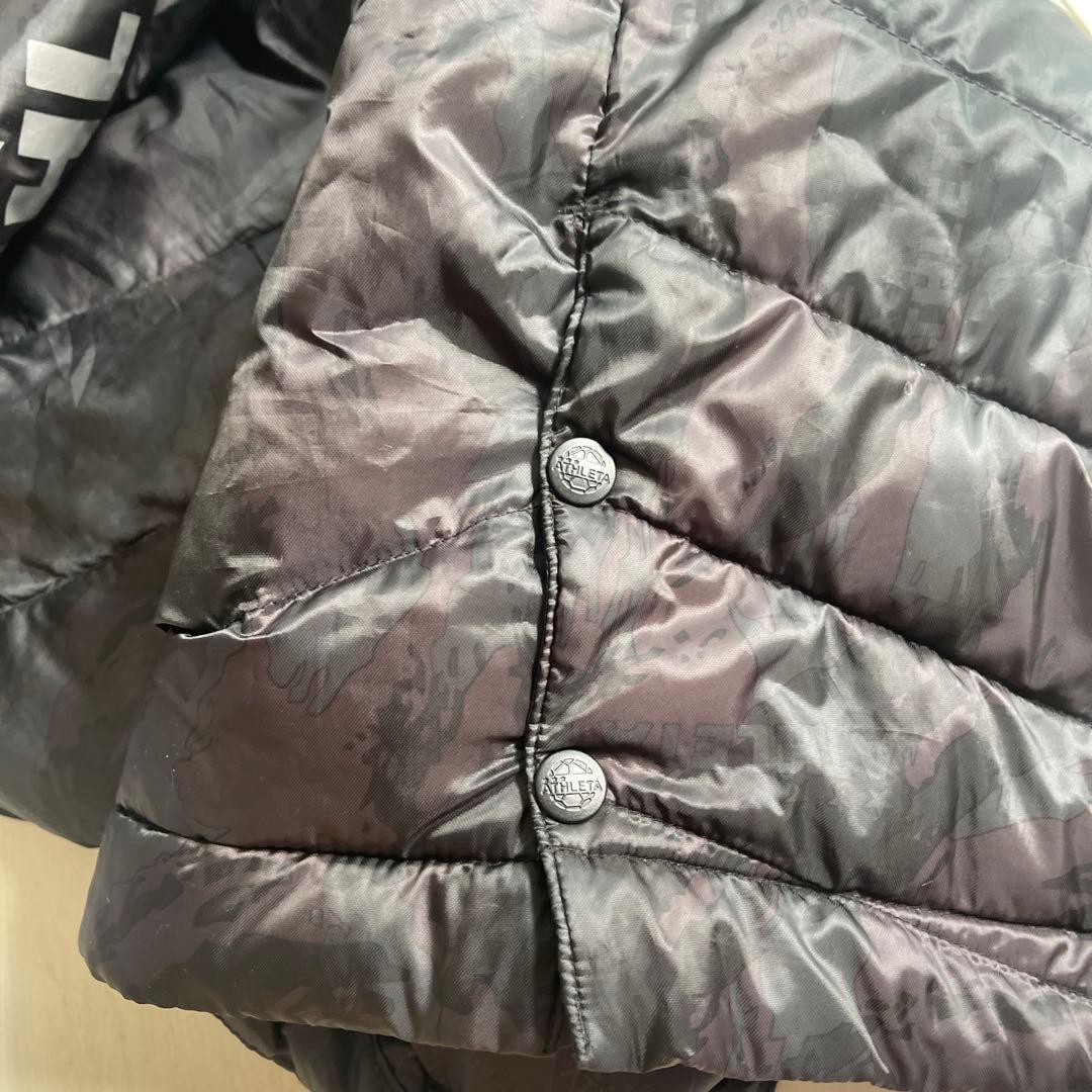 値下げ！ATHLETA フード付き ブラックカモ柄　ベンチコート140