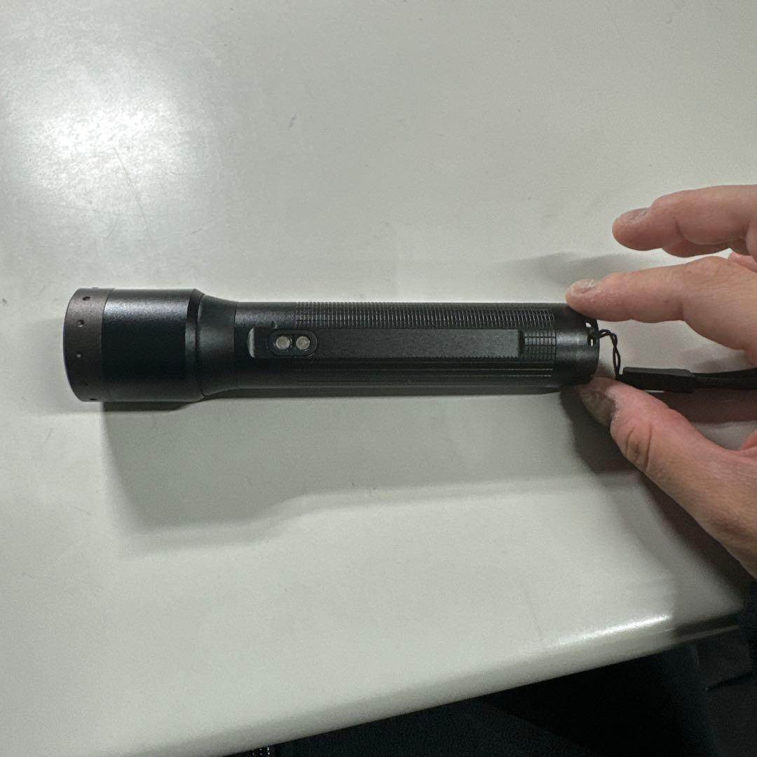 LED LENSER P7R Core 懐中電灯