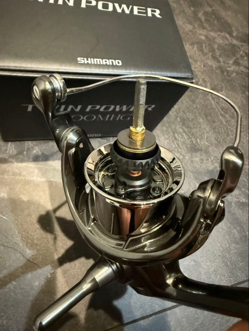 シマノ　ツインパワー　4000MHG 換えスプール付き　美品