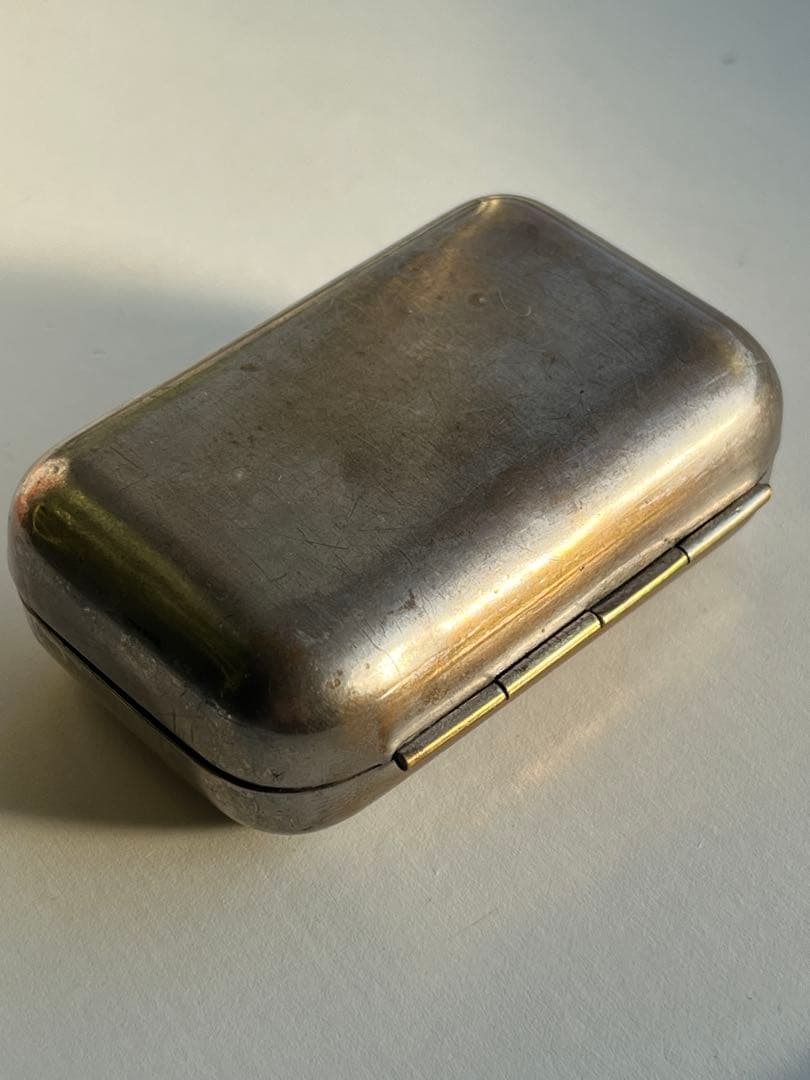 イギリスアンティーク　アクセサリー　ピルケース　1920