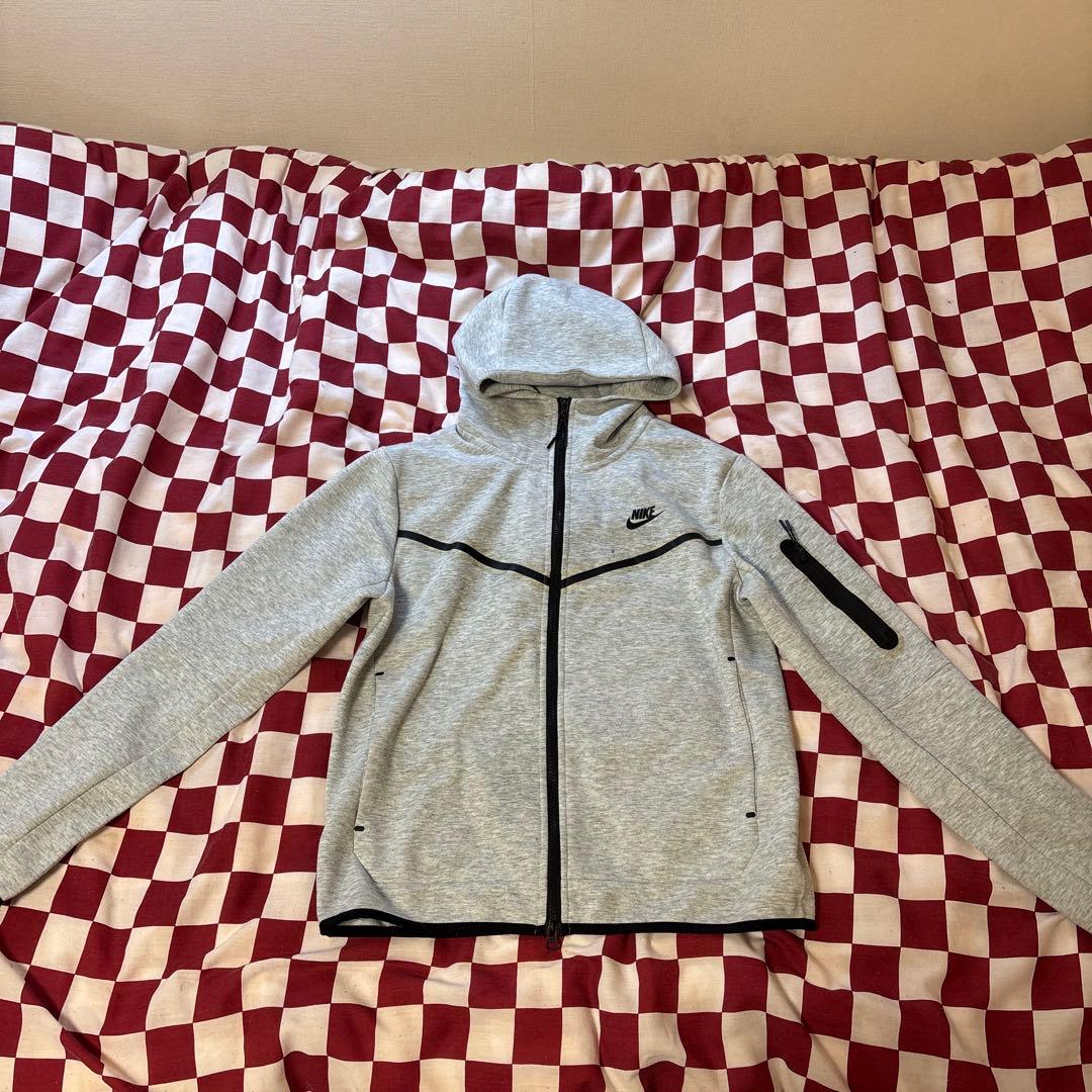 Nike テックフリース　mサイズ