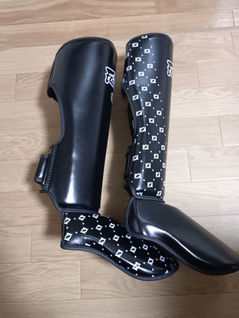 Fairtex ブラック シンガード