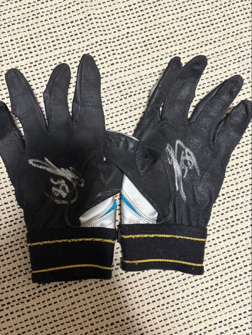 オリックス　バファローズ　来田涼斗　バッティンググローブ　実使用　直筆サイン
