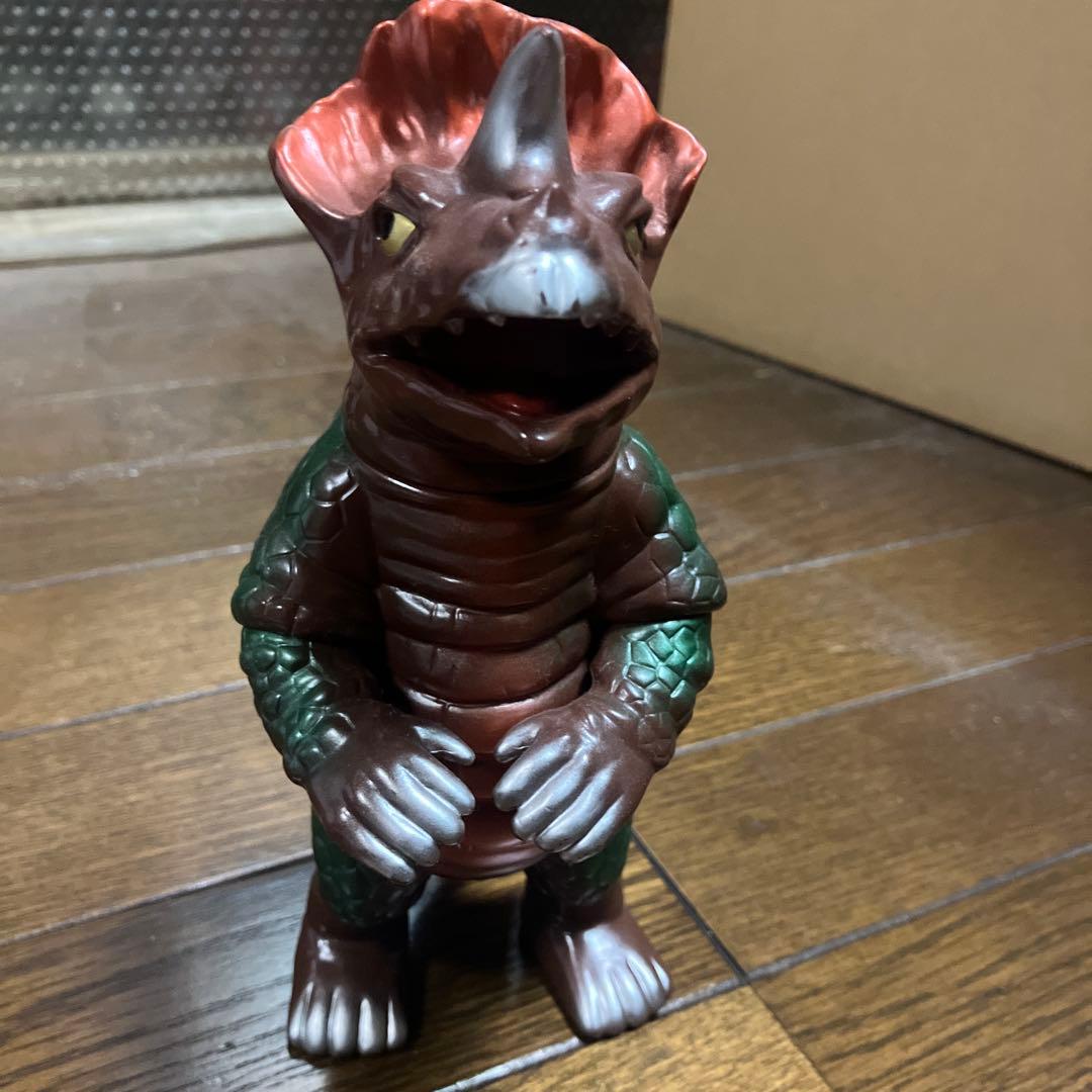 ソフビ アギラ 怪獣郷 やまなや ウルトラセブン ブルマァク マルサン 円谷