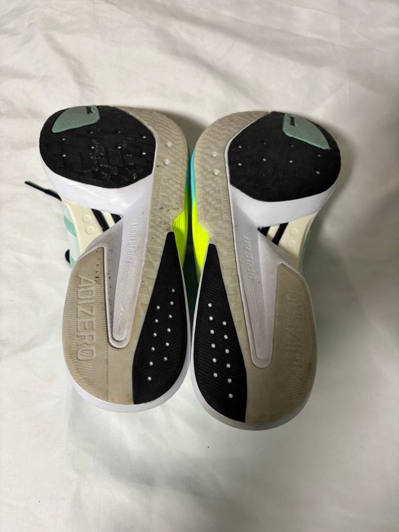 美品 アディゼロ ボストン13 26センチ adidas