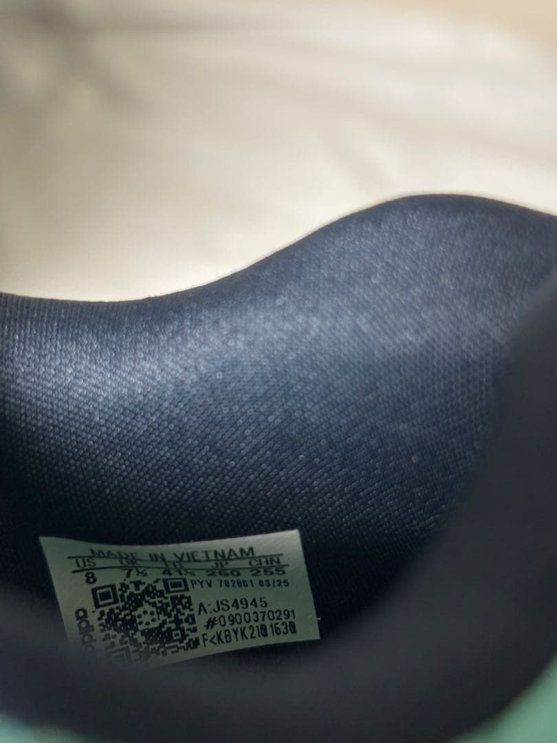美品 アディゼロ ボストン13 26センチ adidas