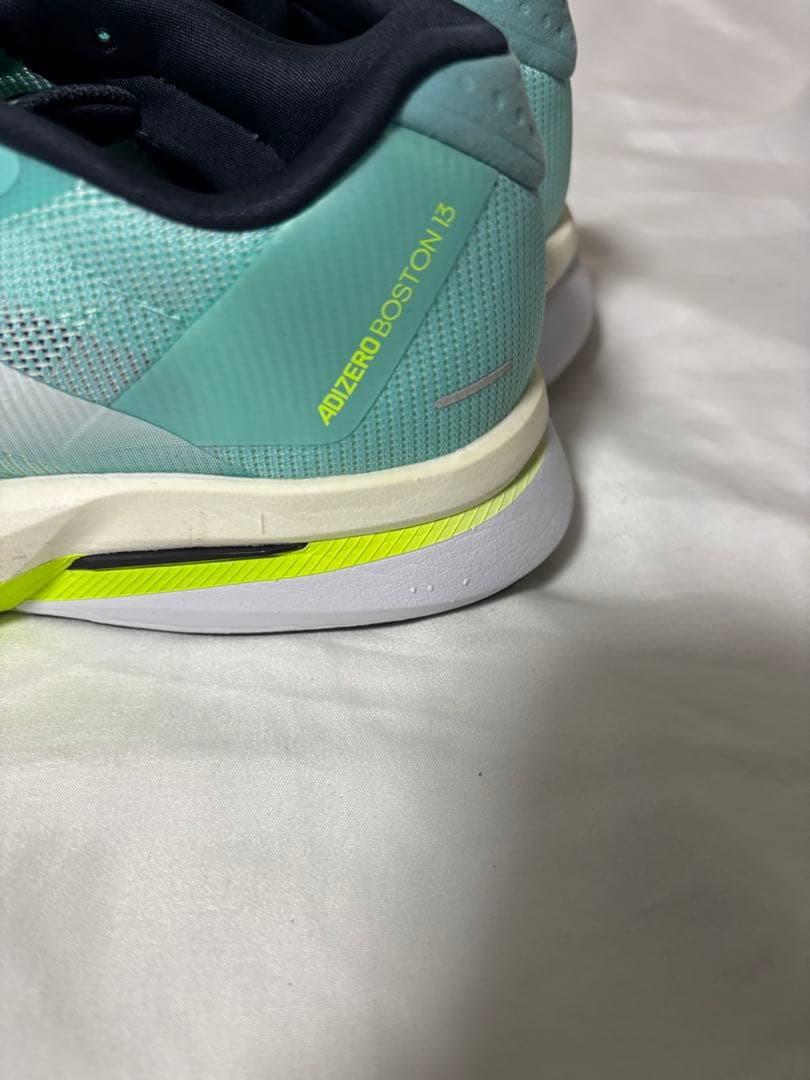 美品 アディゼロ ボストン13 26センチ adidas