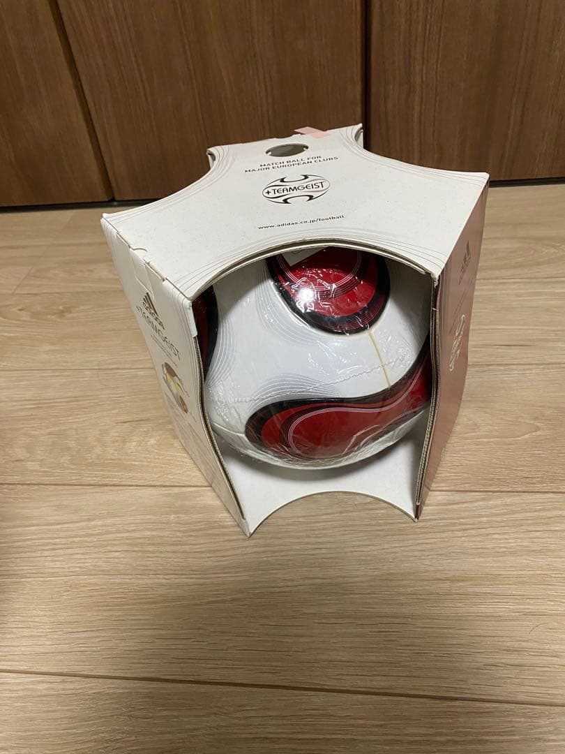 adidas TEAMGEIST サッカーボール　②