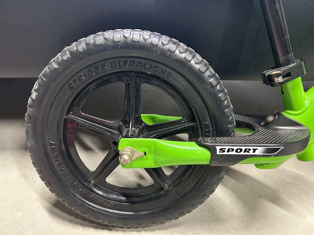 STRIDER バランスバイク グリーン 12インチ　ロッキングベースセット