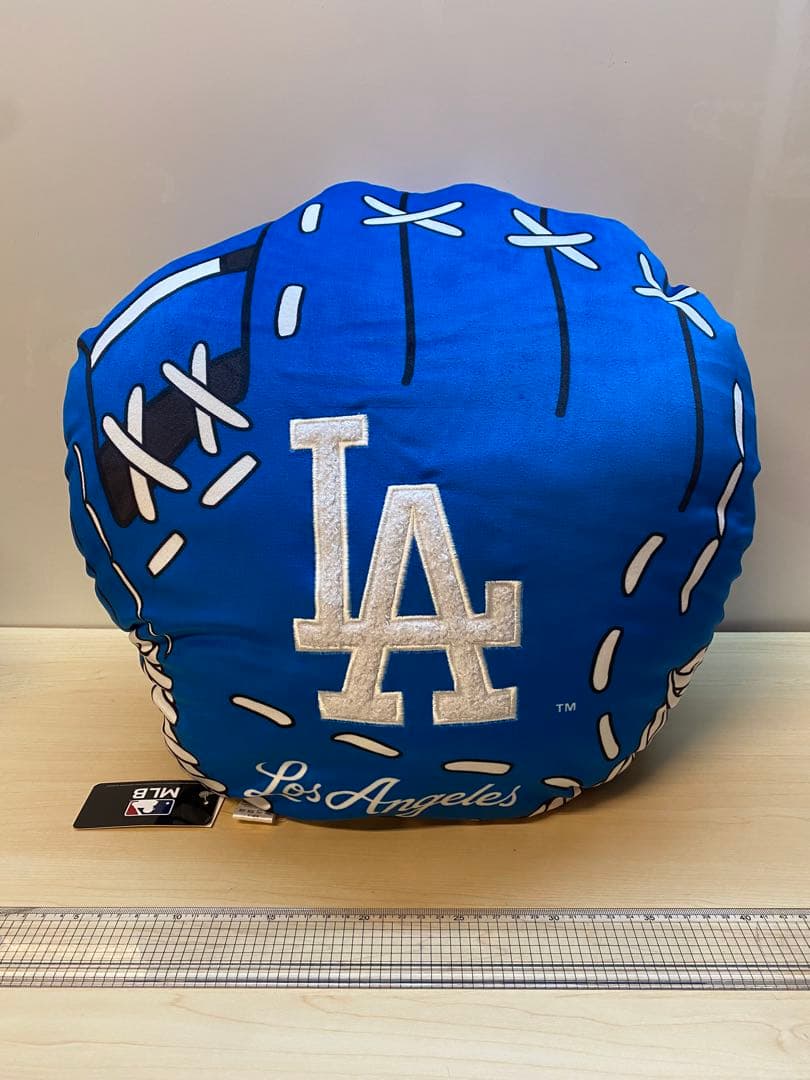 新品　ドジャース　パドレス　MLBグローブデザインクッション ビッグサイズ　2個