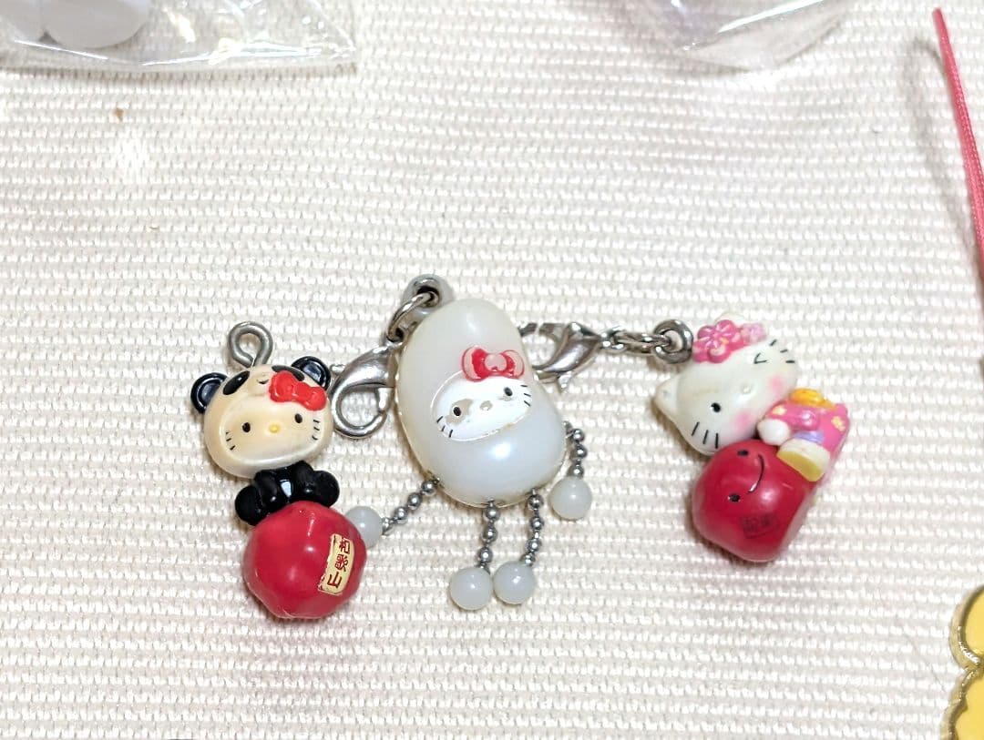 キティちゃんまとめ売り　いちご　カステラ　しずく　ウサギ　ハイビスカス　色々