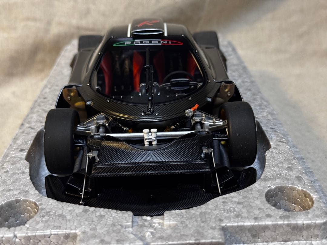 ミニカー Pagani Zonda R 1/18 AUTOart