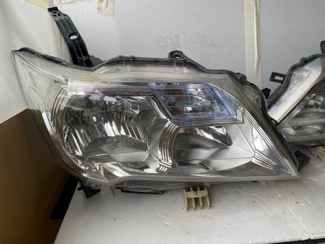 日産 セレナ C26 純正ヘッドライト 左右セット ハロゲン 美品