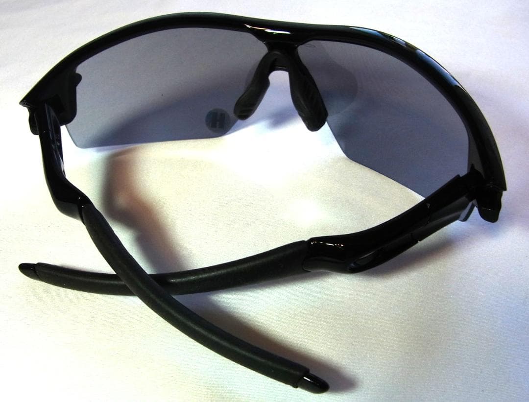 Oakley スポーツ用サングラス 黒　ハードケース付き　未使用