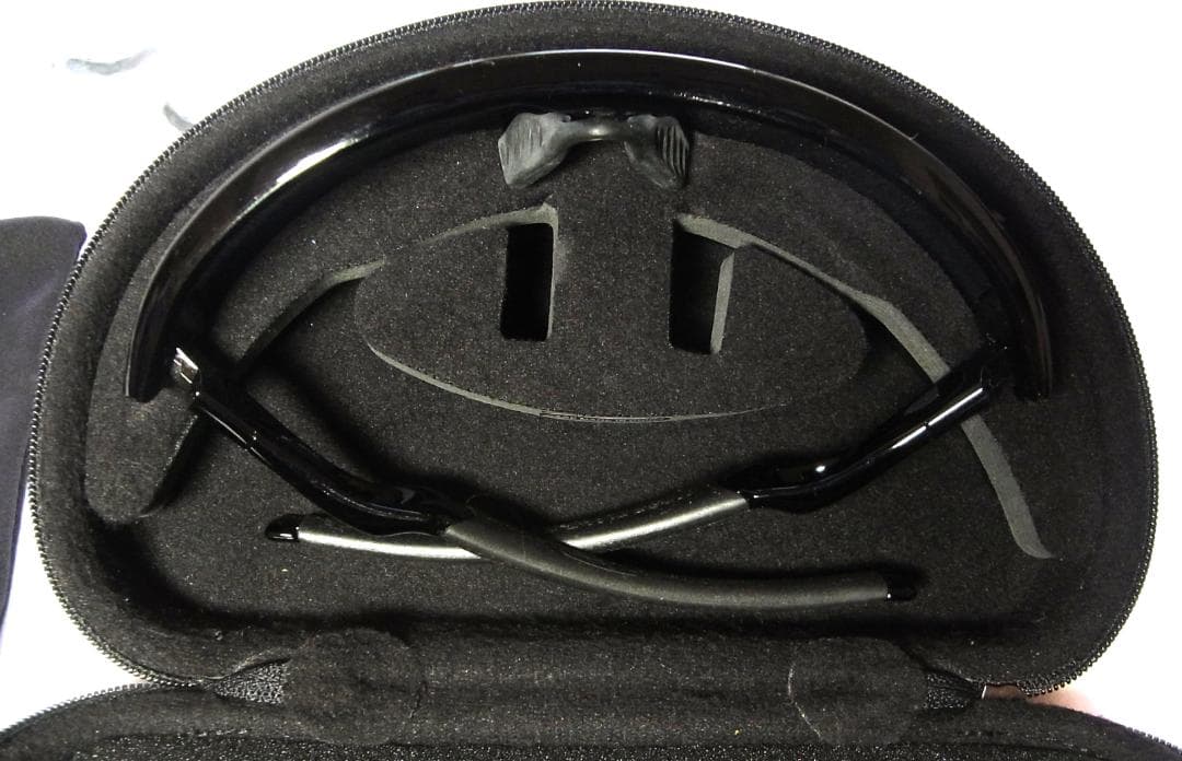 Oakley スポーツ用サングラス 黒　ハードケース付き　未使用