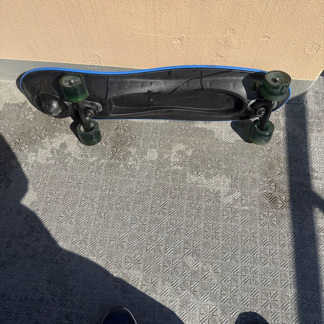 青いプラスチック製ロングボード子供用