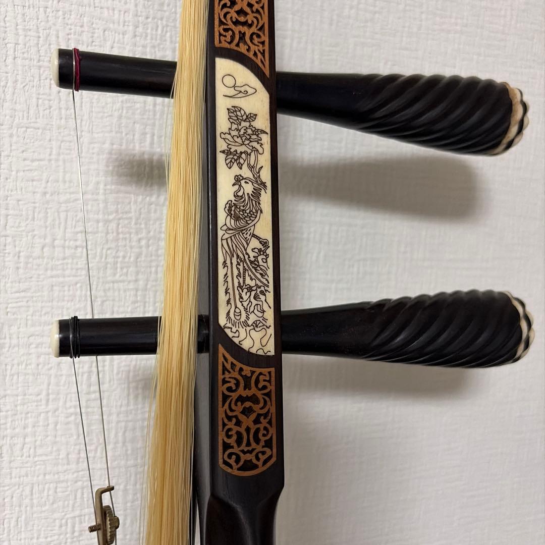 【購入価格10万円】高級二胡セット／蛇皮良好／彫刻入り／ハードケース付