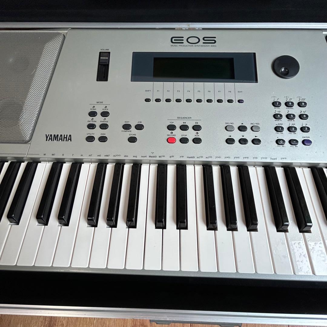 Yamaha EOS B900 シンセサイザー　ハードケース付き