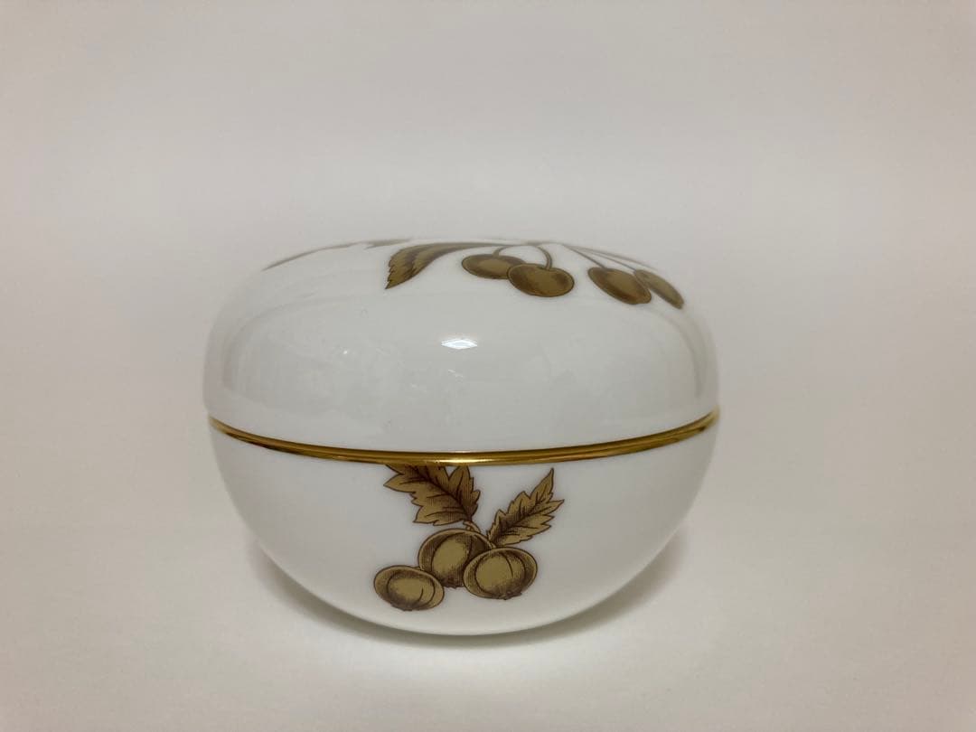 ノリタケ　ボンボニエール　金の実　陶器製蓋付き小物入れ　ホワイト白色ゴールド金色