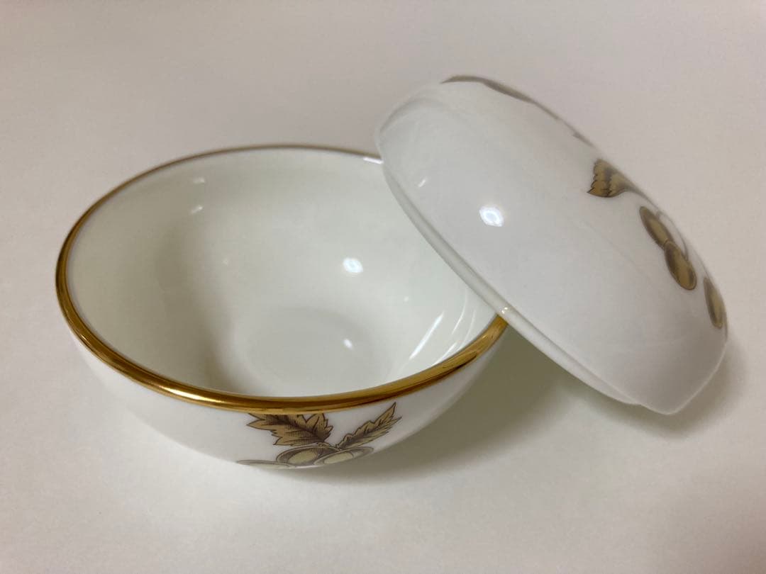 ノリタケ　ボンボニエール　金の実　陶器製蓋付き小物入れ　ホワイト白色ゴールド金色