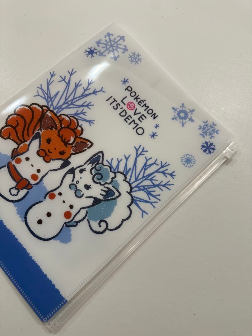 イッツデモ　ポケモン　ロコン達と雪だるまピカチュウのマルチクリアファイル