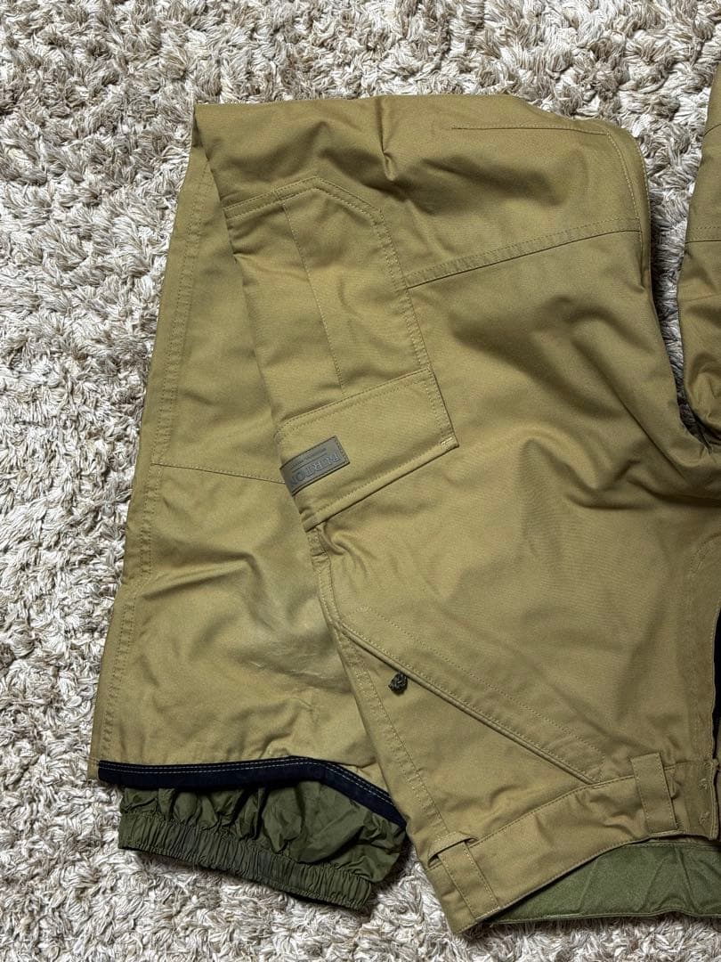 Burton カーゴパンツ　スノボウェア　カーキ　バートン　スノーウェア